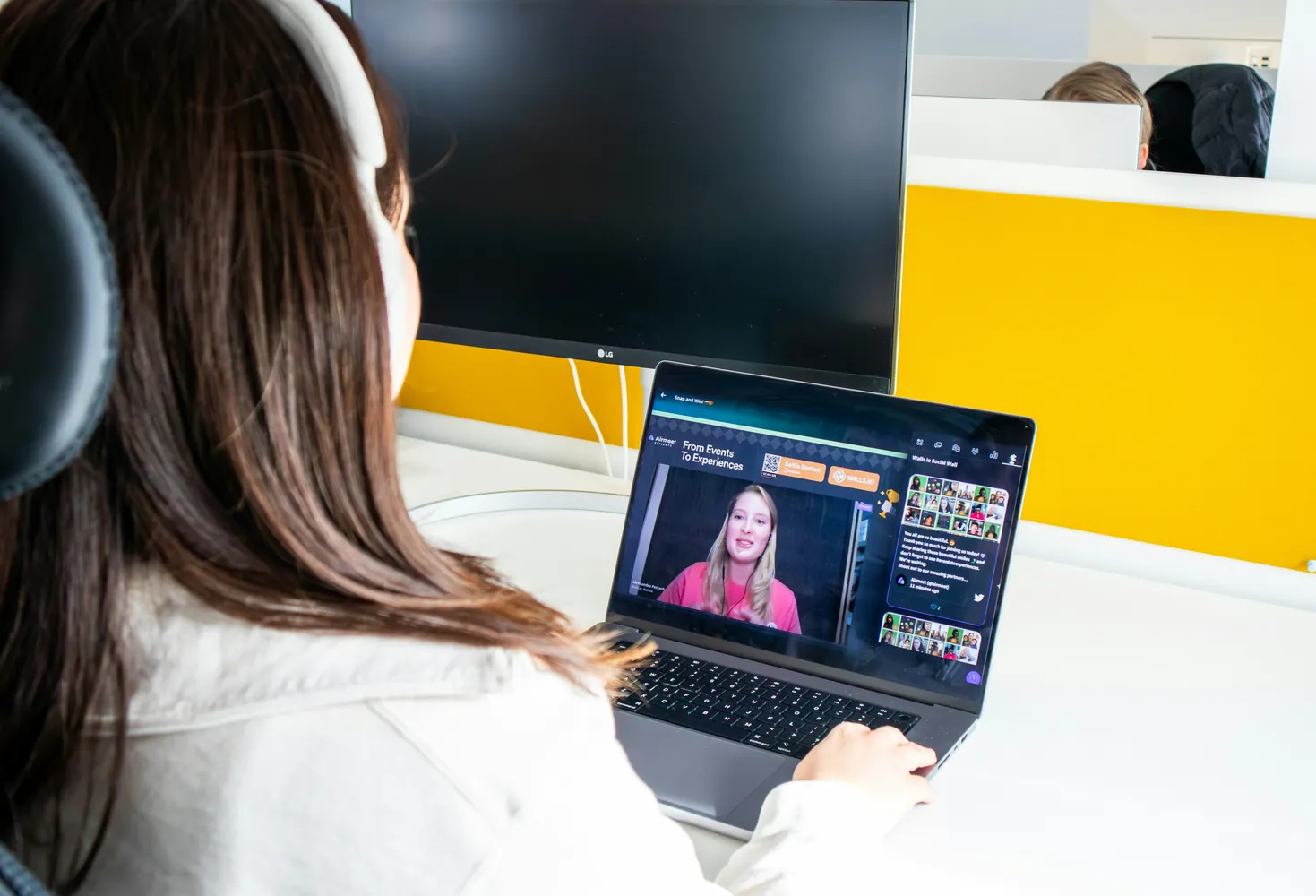 Innovative Techniques for Fostering Student Participation in Virtual Classrooms