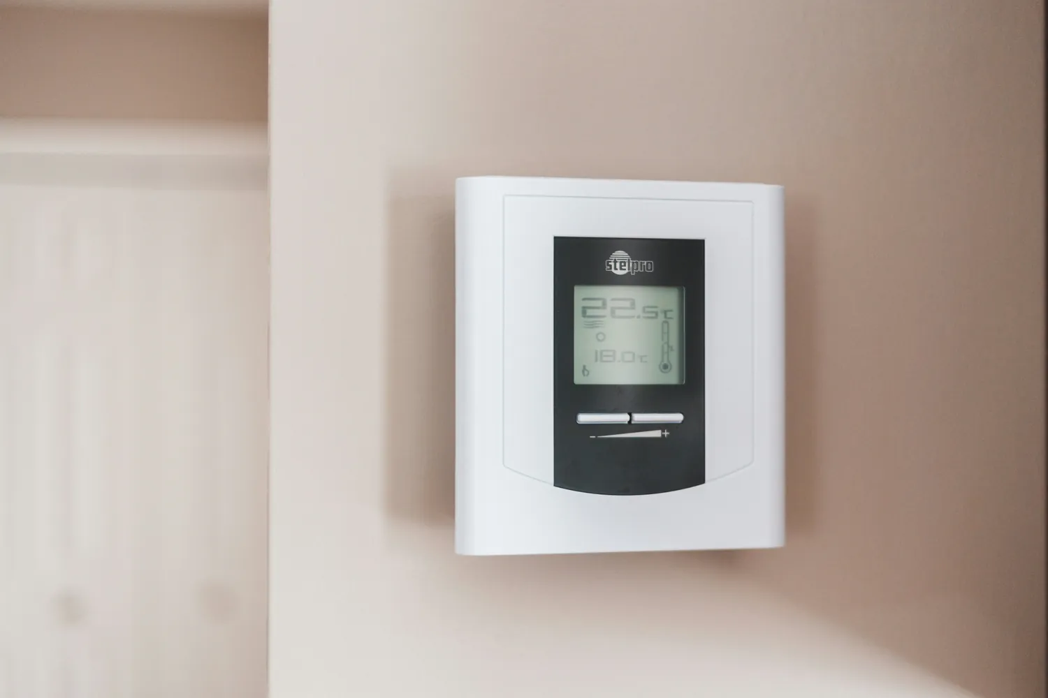 Factors That Influence the Selection of a Smart Thermostat for Homes
