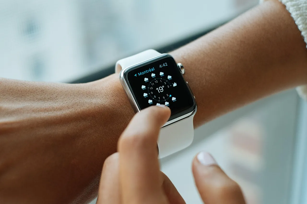 Navigating Privacy Issues in Advanced Wearable Technology for Health